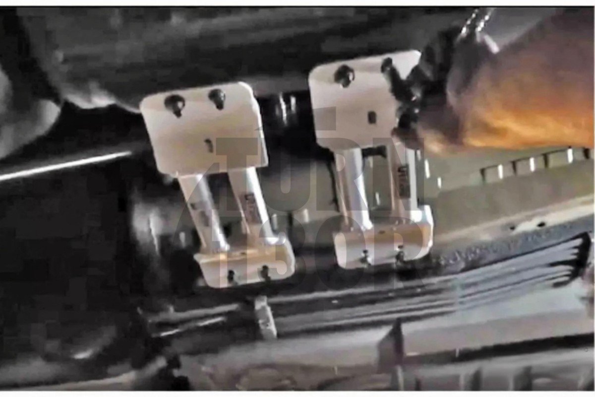 Ultra Racing Mid Lower Bar BMW M3 E46 Ultra Racing Mid Lower Bar BMW M3 E46